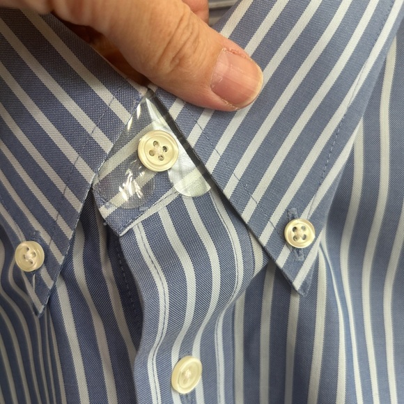 EUC like new Eddie Bauer  Men's Blue and White Striped Button Down Shirt size L. - Picture 3 of 8